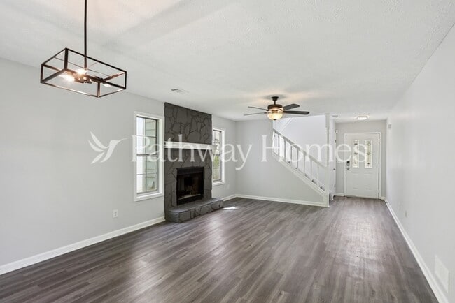 Building Photo - 2329 Hampton Dr