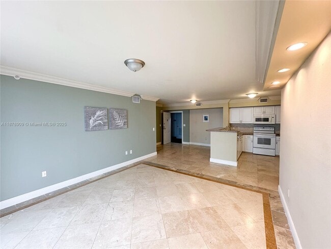 Building Photo - 1155 Brickell Bay Dr