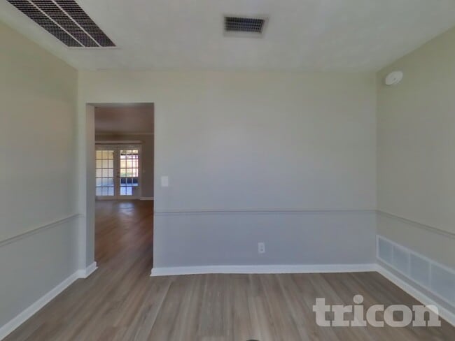 Building Photo - 671 Custer Cir
