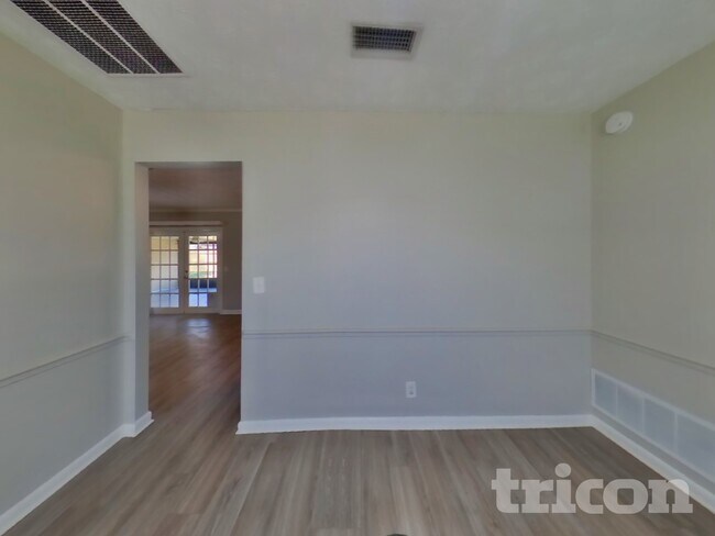 Foto del edificio - 671 Custer Cir