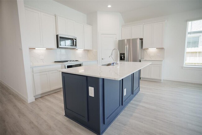 Foto del edificio - 1716 Lake Chase Dr