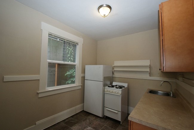 Building Photo - 1802 12th Ave