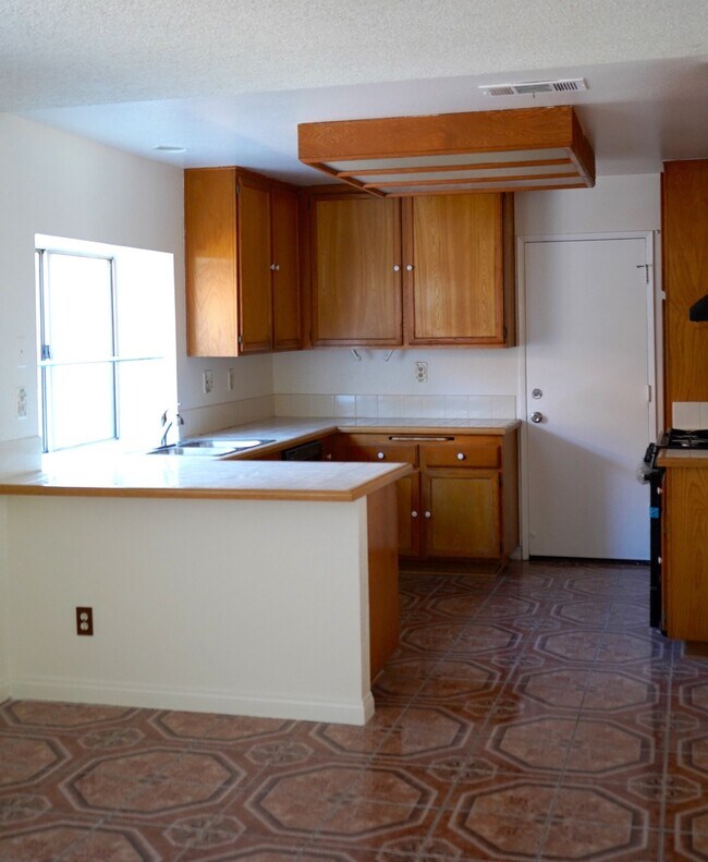 Foto del edificio - Charming 3-Bed, 2.5-Bath Home | 1,800 Sq F...