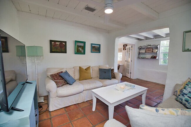 Foto del edificio - 650 Edwards St