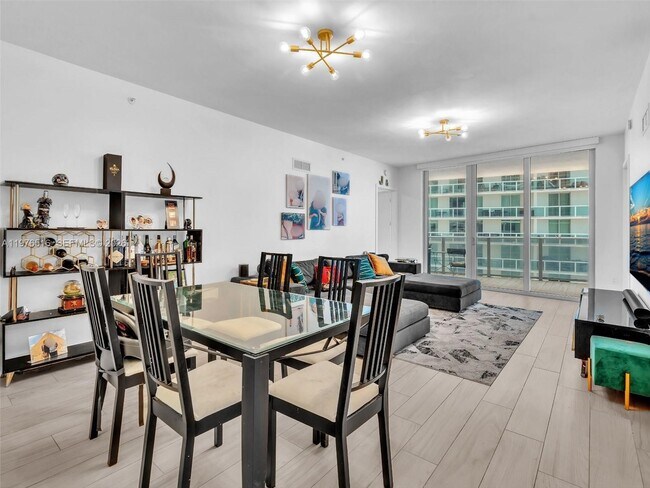 Foto del edificio - 488 NE 18th St