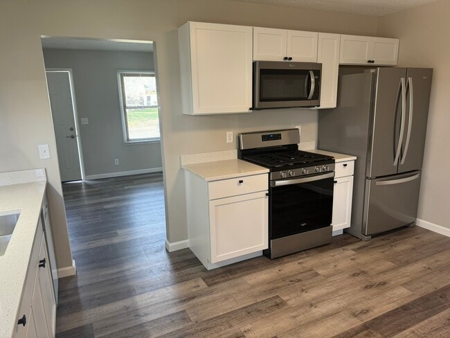 Building Photo - 1841 Valley Dr
