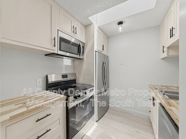 Foto del edificio - 2835 S Monaco St Pkwy