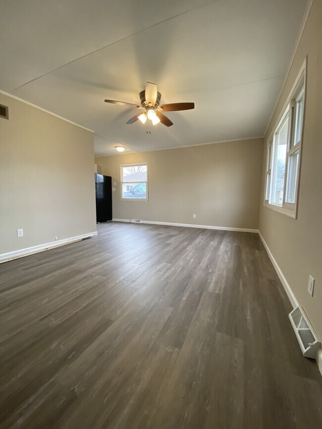 Foto del edificio - 2421 Wisconsin St SW