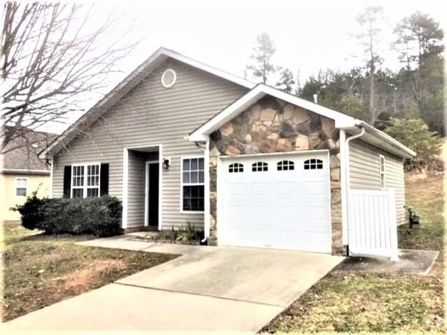 Building Photo - 5825 Regent Village Dr