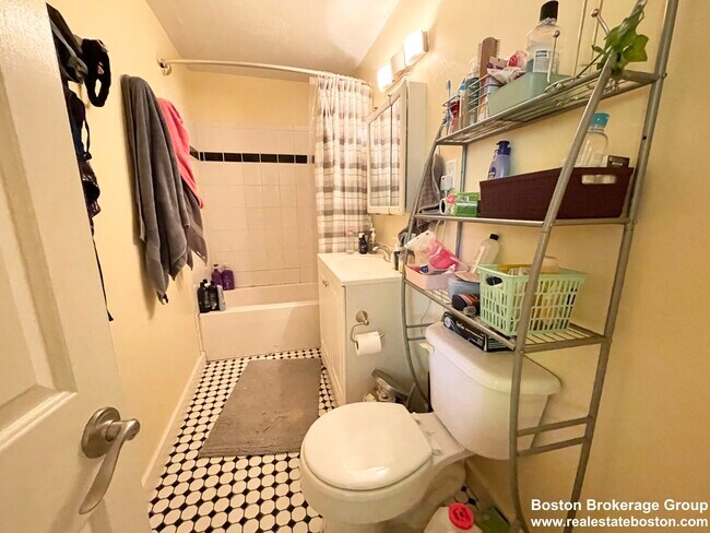 Foto del edificio - 1578 Tremont St