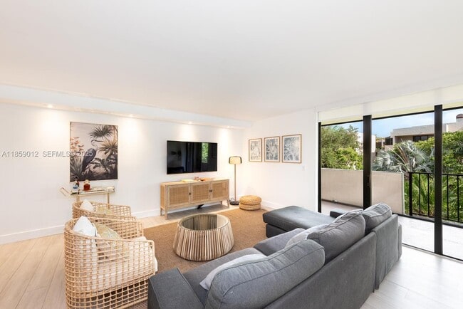 Foto del edificio - 181 Crandon Blvd