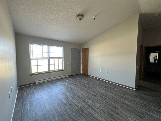 1 dormitorio sala de estar - Madison Cottage of Benton County