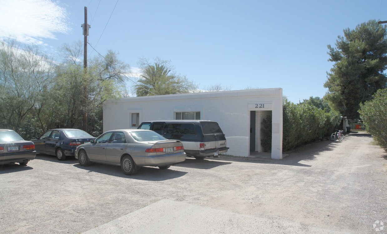 Foto principal - 221 N Vine Ave