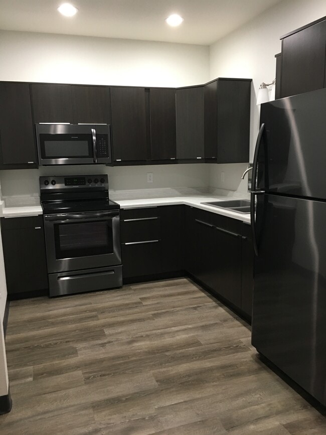 Building Photo - 410 E Mill St