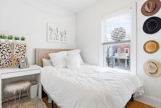 Building Photo - 142 Boston St