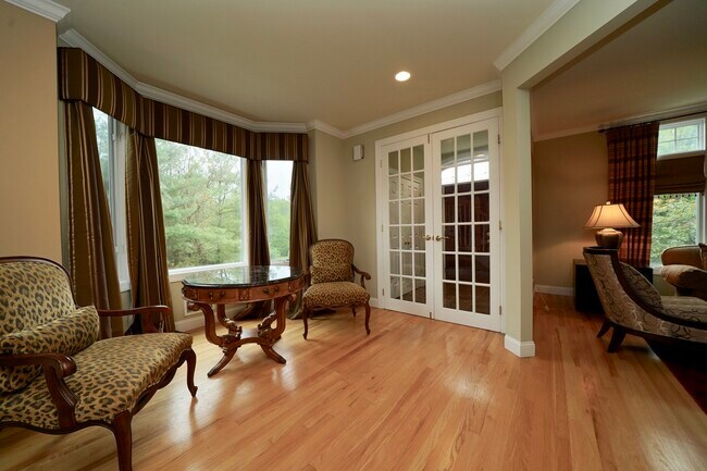 Building Photo - 1 Candlewood Dr