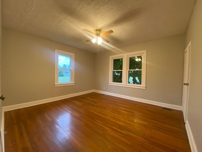 Building Photo - 3 Bedroom 1 Bathroom Home in Greene County...