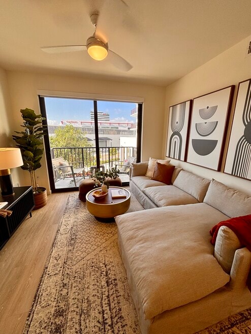 Building Photo - 2500 NE 181st St