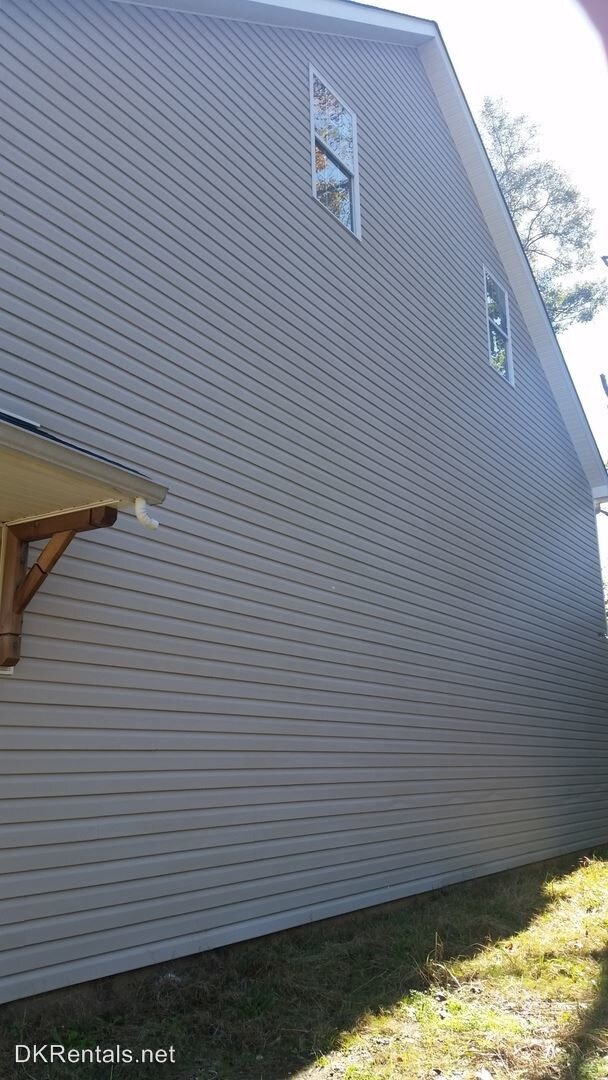 Foto del edificio - 4694 Ernest Dr