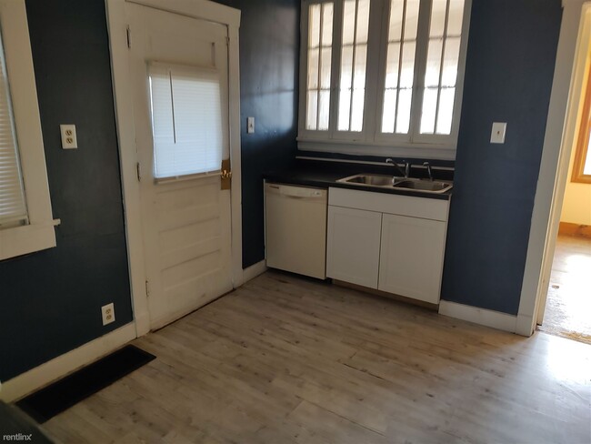 Building Photo - 3 br, 1 bath House - 125 West Washington S...
