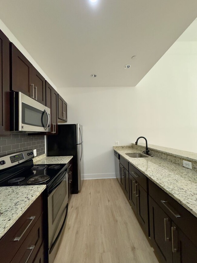 Interior Photo - Cathedral St 300