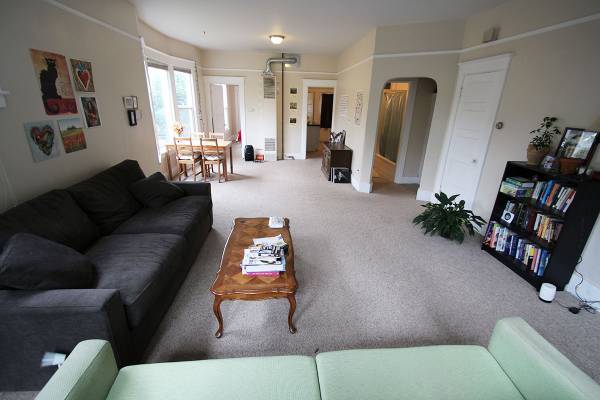 Big living & dining room - 1915 E Cherry St