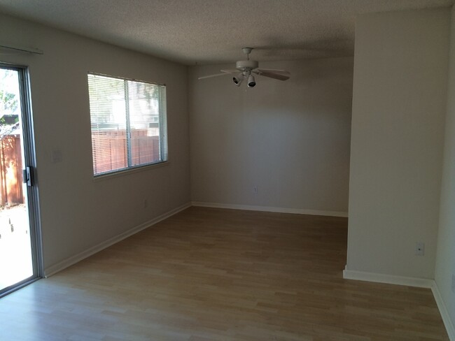 Foto del edificio - Nice Remodeled Townhome In Livermore Close...