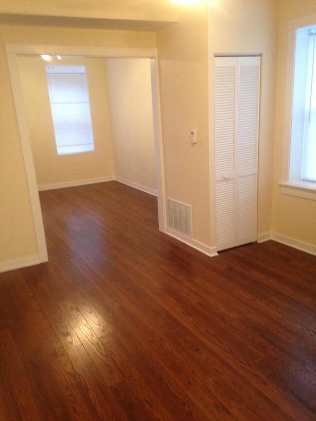 Foto del edificio - 1757 W 38th St