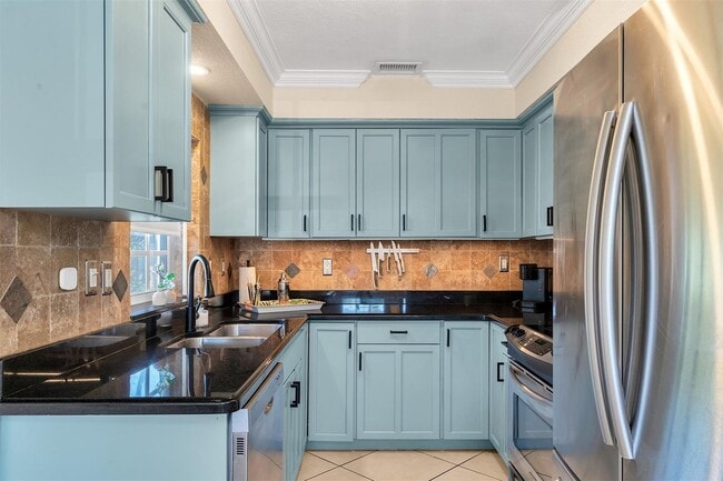 Foto del edificio - 3221 Seaward Dr