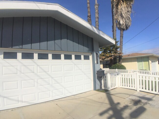 Foto del edificio - Spacious 4 Bed/2 Bath Spacious House for Lease in El Segundo