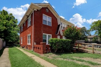 Building Photo - 3002 Isabella St