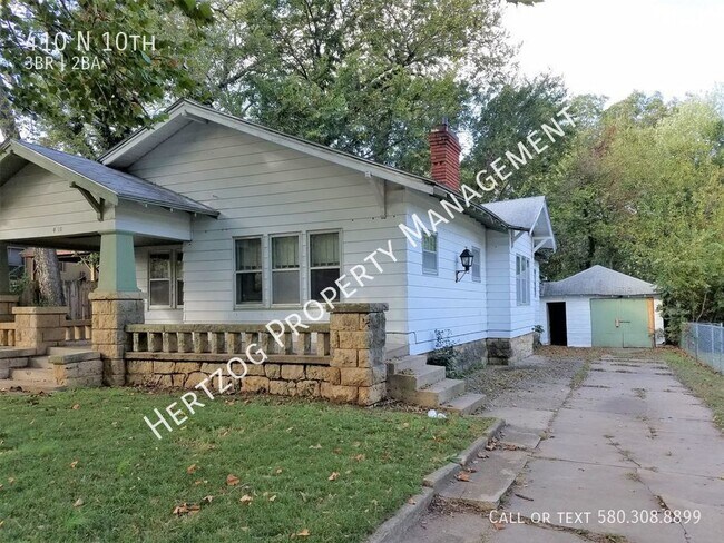 Foto del edificio - Large 3 Bedroom 2 bathroom home!