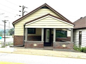 Building Photo - 407 Main St