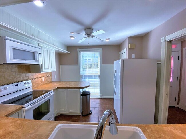 Building Photo - 811 Lovett Blvd