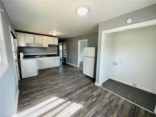 Foto del edificio - 514 Merritt Dr