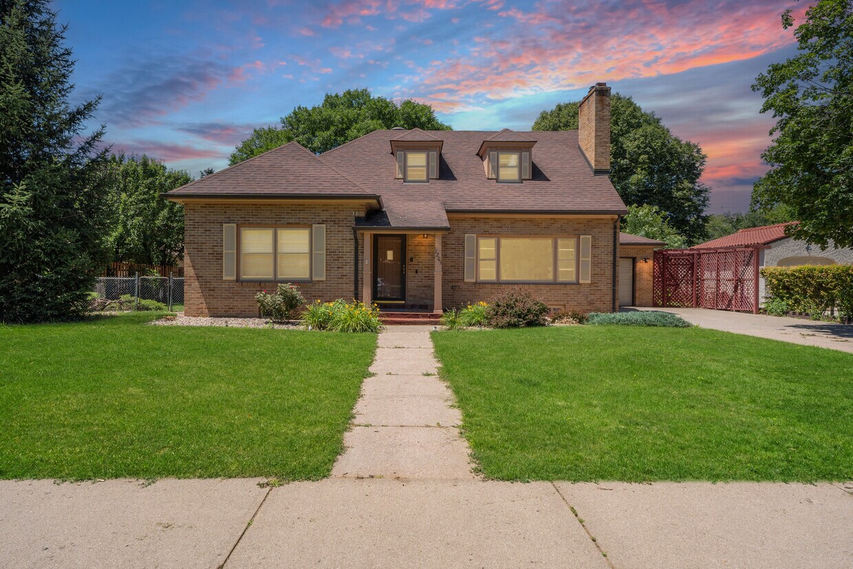 Foto principal - 1205 Douglas Ave