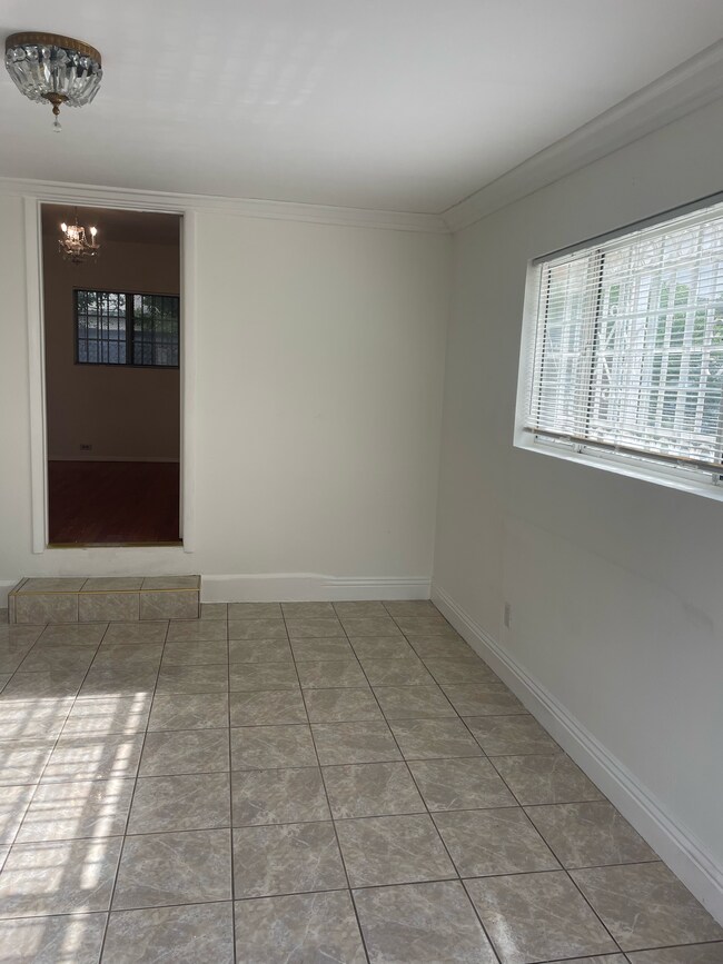 Foto del edificio - 530 N Wilton Pl