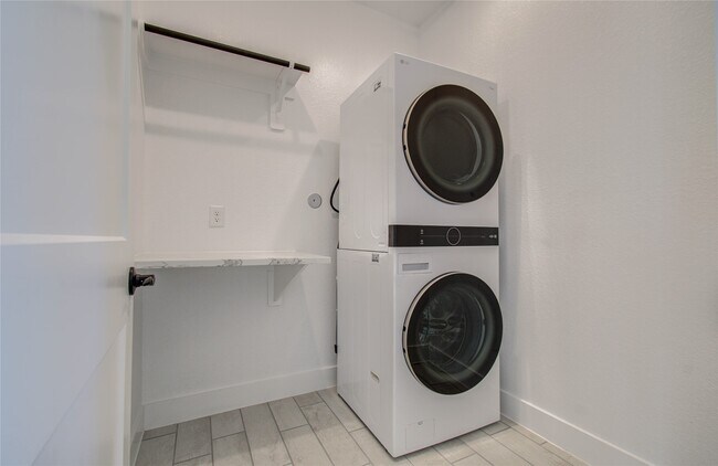 Building Photo - 15110 Dry Crk Jct Pl