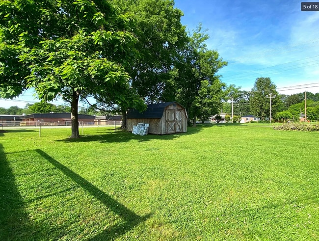 Building Photo - 919 3rd Ave