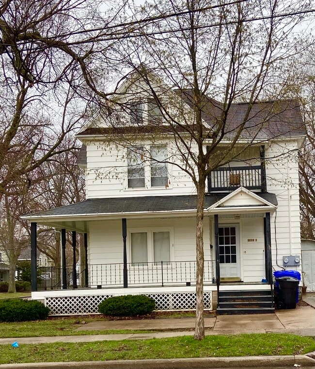 Building Photo - 1003 N Division St