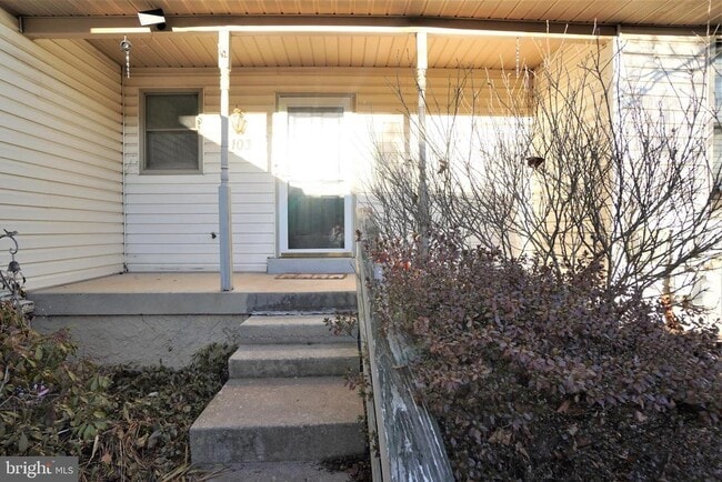 Building Photo - 103 Bonnie Lark Ct
