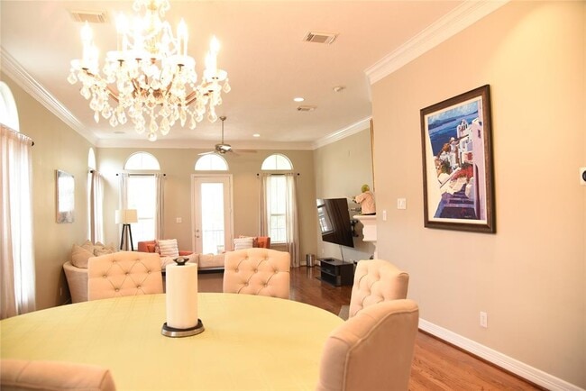 Building Photo - 1611 W Clay St