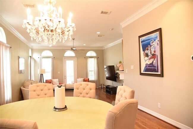 Foto del edificio - 1611 W Clay St