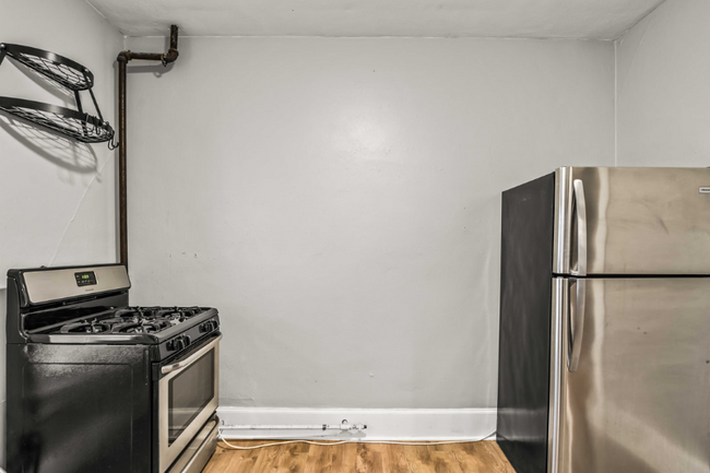 Building Photo - 933 Spaight St