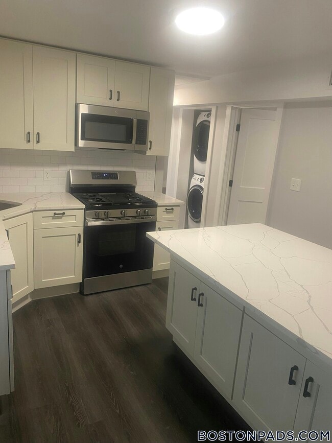 Building Photo - 118 Marginal St