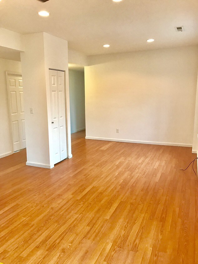 Living Area - 485 Antietam Dr