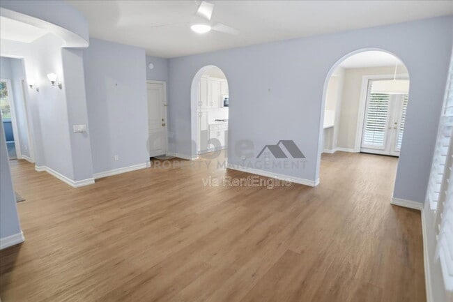 Building Photo - 26925 Carmelita Dr