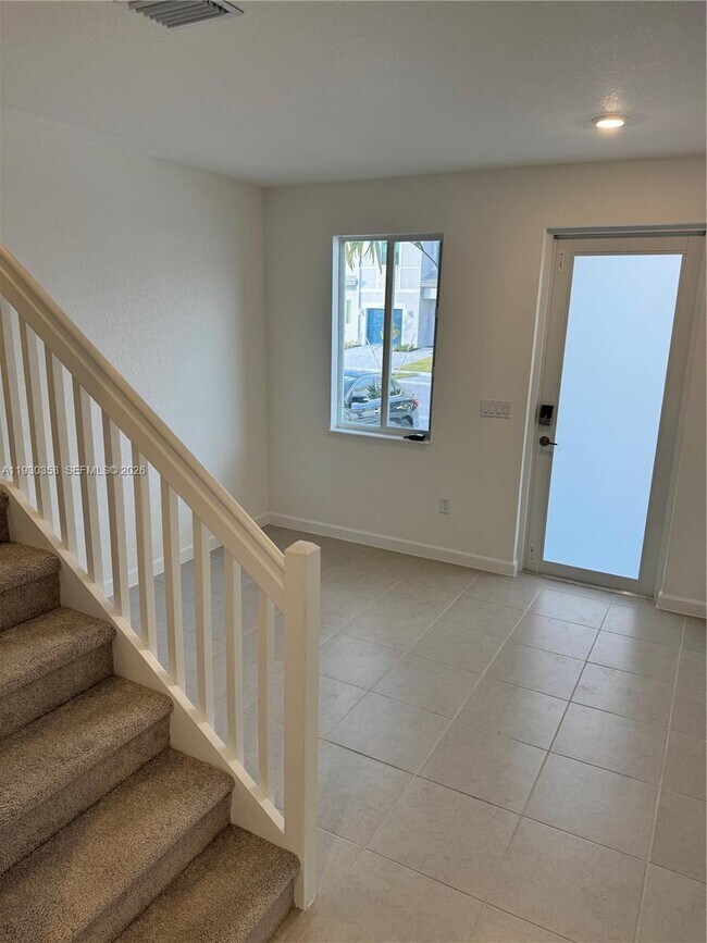 Foto del edificio - 656 SE 14th Ct