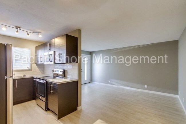Foto del edificio - 4474 Winona Ave