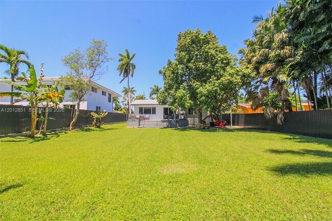 Foto del edificio - 360 NE 116th St